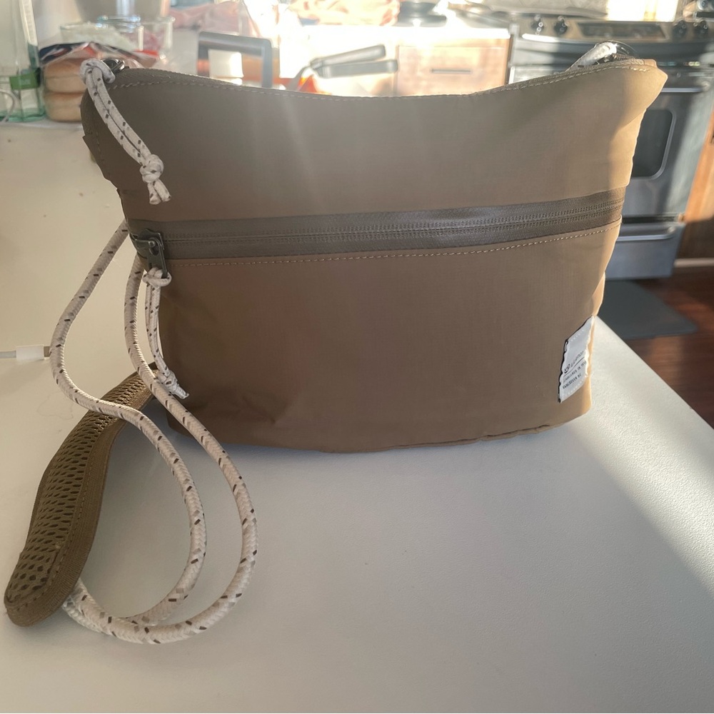 Lululemon Patch Logo Crossbody Bag 2.5L